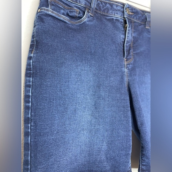 Croft And Barrow Women’s Denim Dark Wash Bermuda Denim Shorts Casual Size 16 - Picture 4 of 9